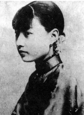 小翠提醒杜月笙,有一个人可以帮他们打开财路,那人叫张啸林