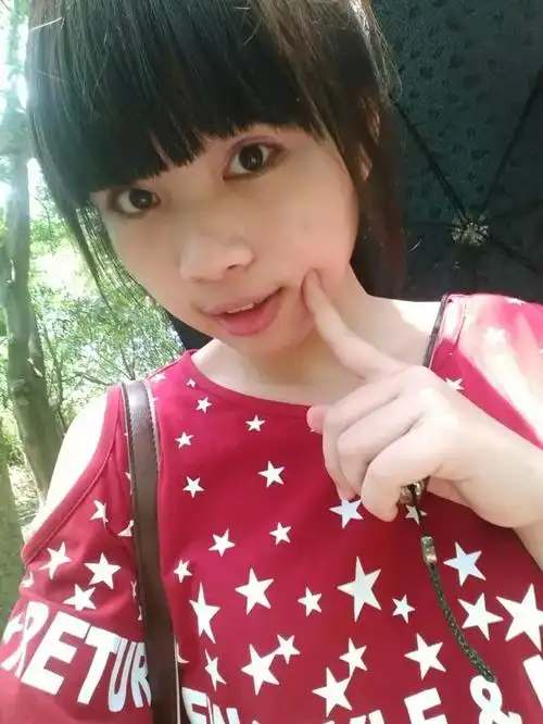 平常女生的照片.明星大腕艺术照的不要