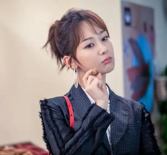 《中餐厅8》官宣录制地,拟邀嘉宾话题度拉满,梳头姐弟再续前缘|杨紫