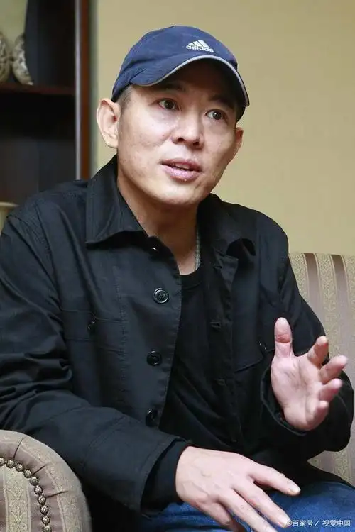 李连杰:从武林至尊到国籍之困,他的一生为何充满争议?