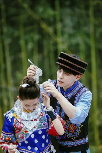 《爸爸去哪儿5》李沁邓伦高清剧照