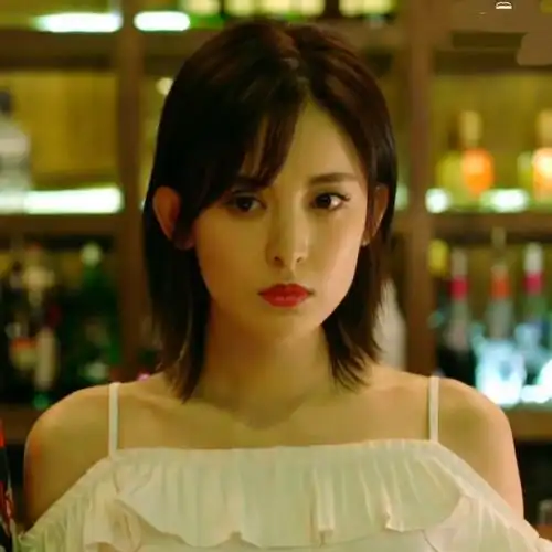 风暴舞古力娜扎周子萱同款白色一字肩衬衫女设计感小众荷叶边上衣