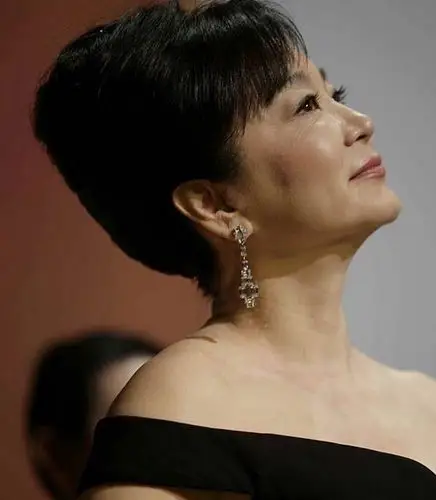 林青霞手写书信致敬抗疫英雄美人和英雄都是她