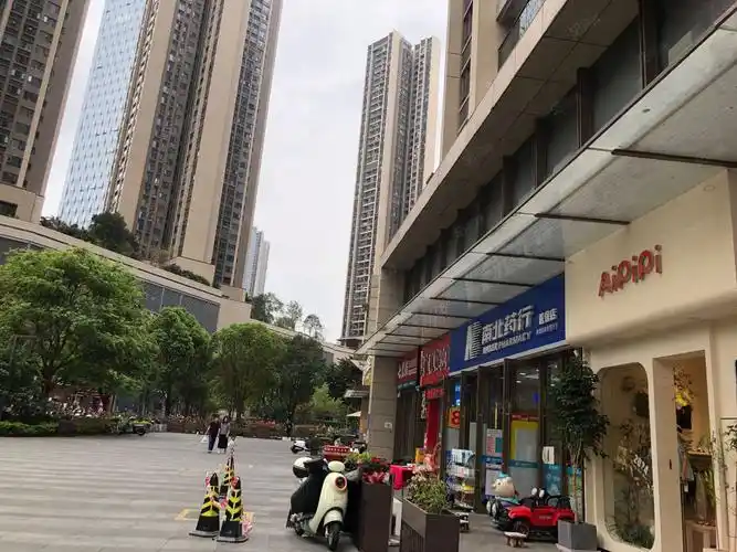 【13图】壹城中心小区门口,11米层高临街旺铺,一至三楼已做三层使用