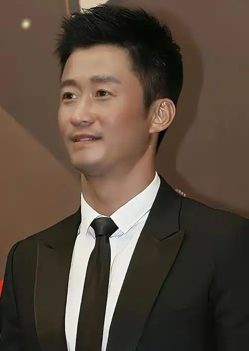 吴京被曝膝盖受伤,参加婚礼态度随和没架子,谦虚努力终成巨星|电影导