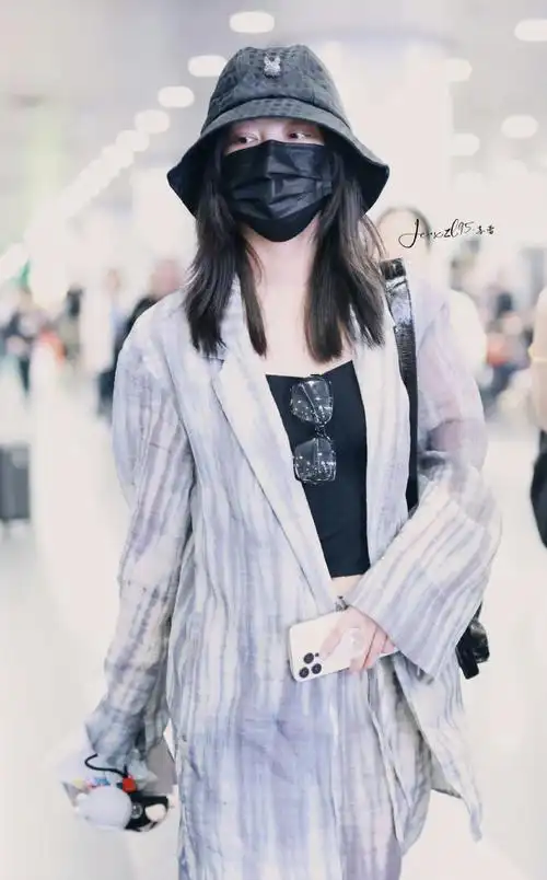 学穿搭##明星同款##辛芷蕾##辛芷蕾同款##辛芷蕾私服##明星机场私服