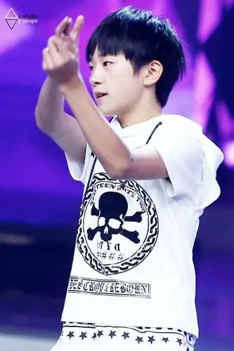 tfboys# #易烊千玺# 快本上的中枪舞千千