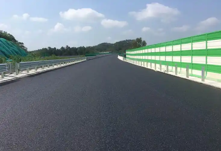 力争11月底建成通车华陆高速进入沥青路面施工