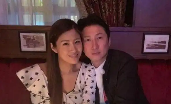 洪天明与老婆庆结婚周年提及那个三胎令直言压力大