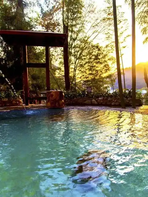 明月山富硒温泉是目前全世界发现的唯一一处可饮可浴的富硒温泉富含以