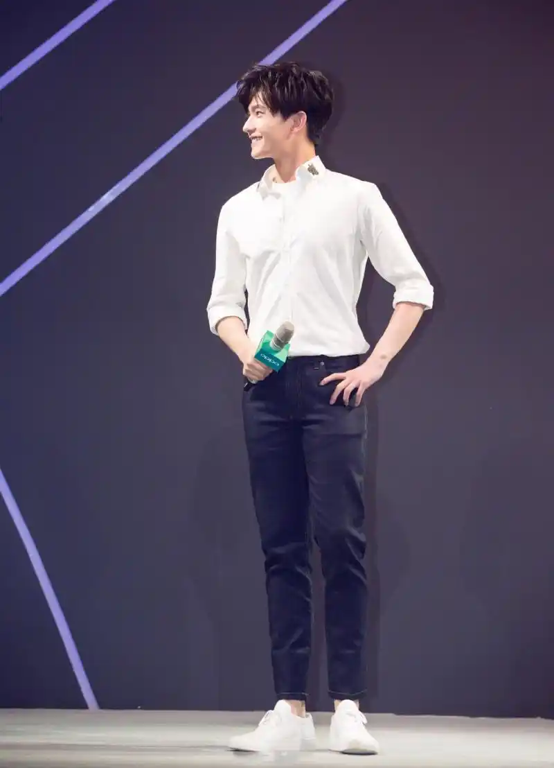 每日美搭 杨洋教你衬衫搭配轻松撩妹_高清图集_新浪网