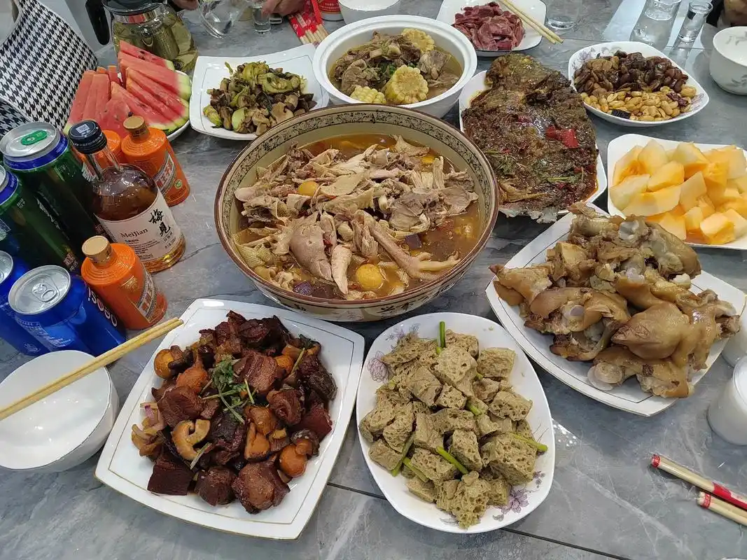 爸爸妈妈准备的丰盛晚餐,孩爸订的蛋糕98,儿子送的花94,妹 - 抖音