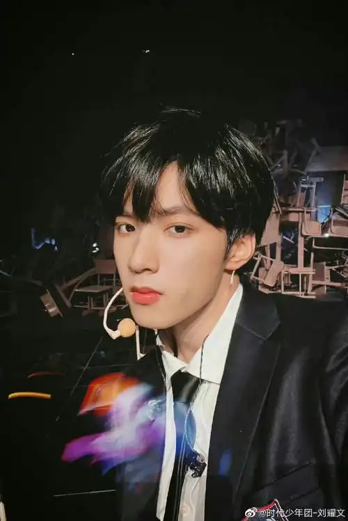 刘耀文好像做梦一样