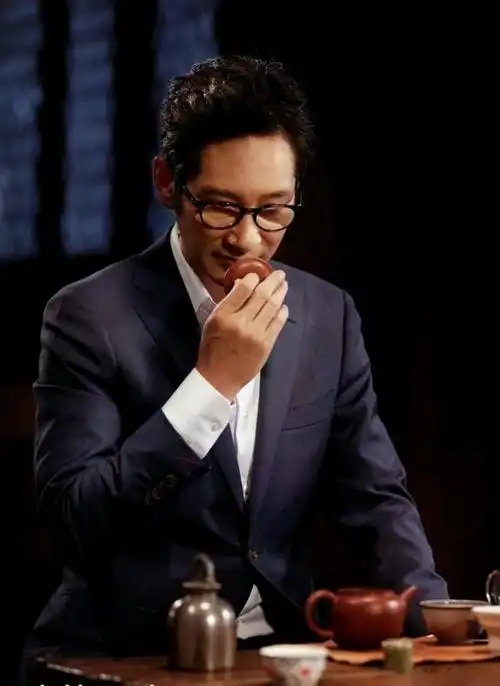 一起来欣赏又雅又痞的演员王劲松他演的坏人真带感