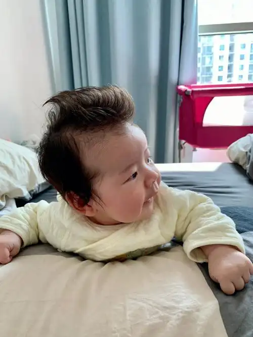 妈咪快看我的猫王发型帅不帅