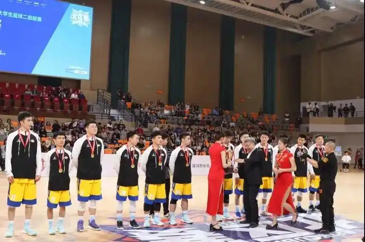 吉林大学阳光组篮球队获第23届cuba中国大学生篮球二级联赛北区赛冠军