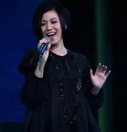 那英毁了姚贝娜:姚贝娜被《中国好声音》淘汰了,姚贝娜甩开那英的手