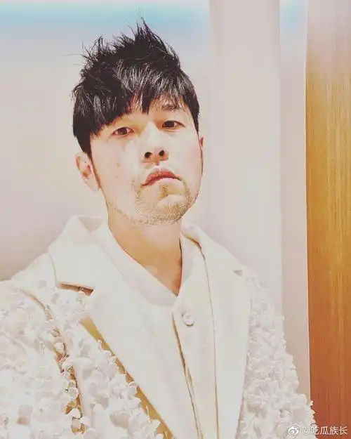 周杰伦的胡茬##周杰伦营业自拍