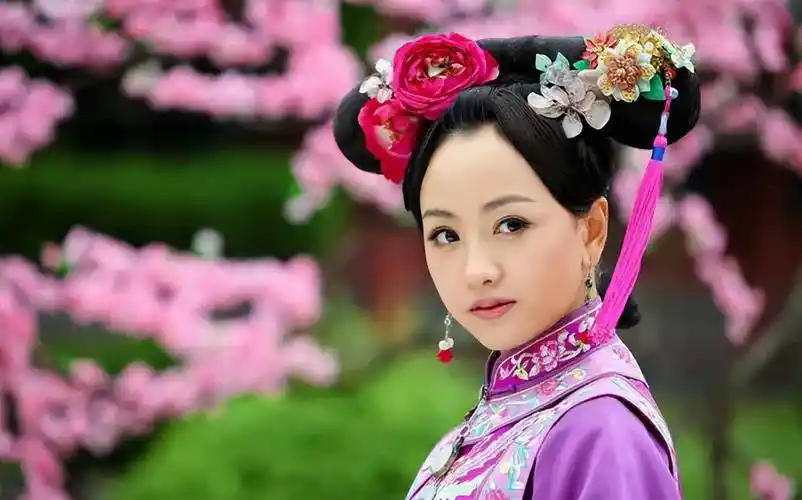 杨蓉的个人资源转好了不少,于正也在尽心尽力地捧她.