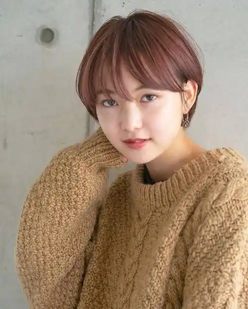 敲可爱哒日系露耳短发