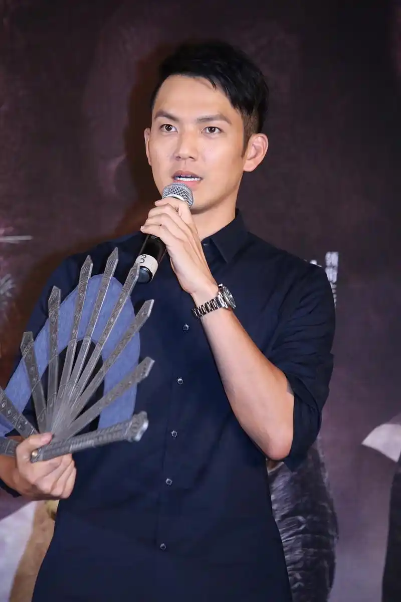 4月26日,许久没有露面的钟汉良近照曝光,没想到无美颜无滤镜的真实