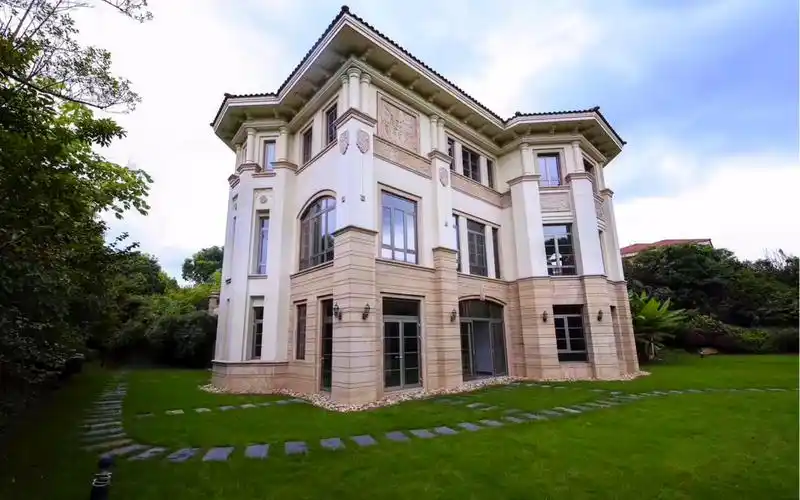 上海富人区独栋别墅都被你刷到了,说明你2022年很有潜力哟.三亩一栋1.