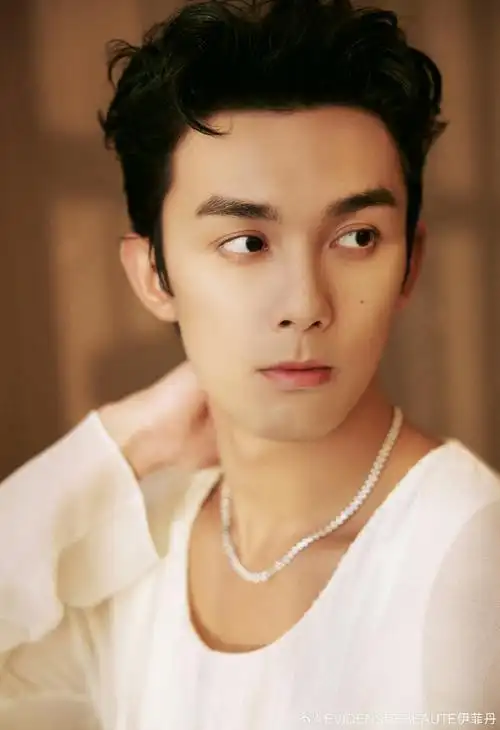 朱一龙吴磊抵达扬州##吴磊朱一龙进组东极岛