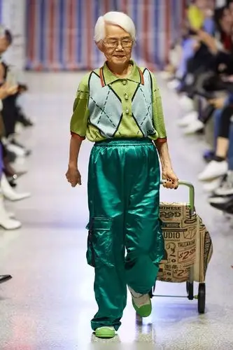 uooyaa乌丫女装2019春夏系列秀场直击唐人街