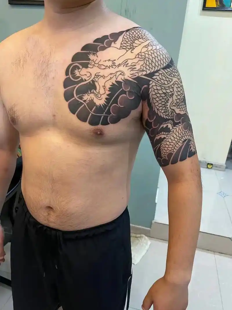 本店新到驻店纹身师擅长多种风格经验丰富以下作品都是他亲自操作绝非