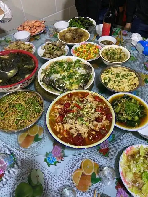 快来夸夸我,做了两桌家常菜9898一桌辣,一桌不辣的90