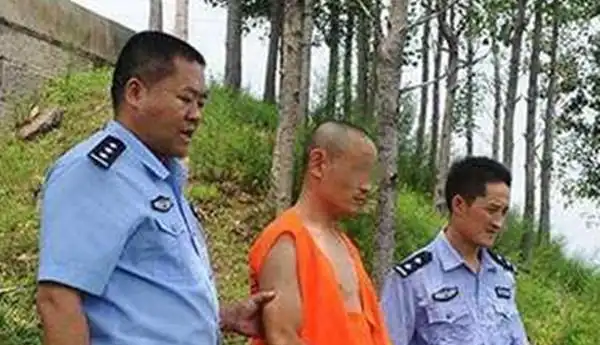 魔鬼路网警方后来抓到这伙没有良心的禽兽,其实还是多亏了付刚的愚蠢.