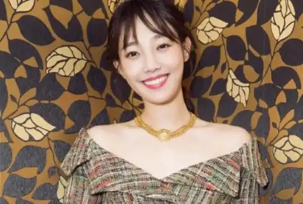 白百合一指弹指什么意思手指弹男模小弟弟有图有真相