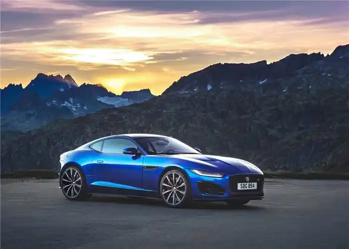 捷豹正式推出了双门跑车 f-type 的中期改款车型.