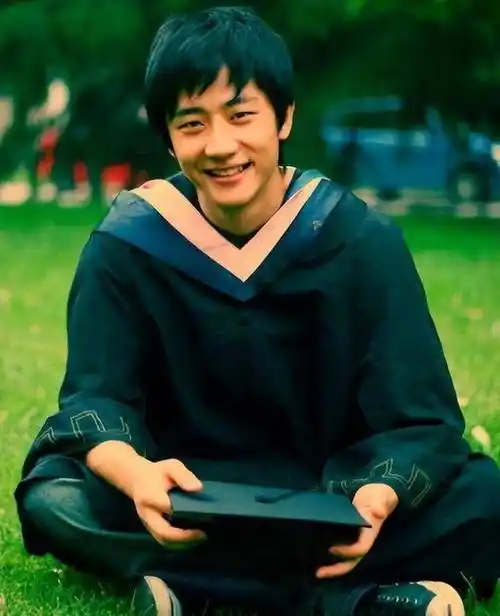 "国民初恋"黄轩疑似整容?