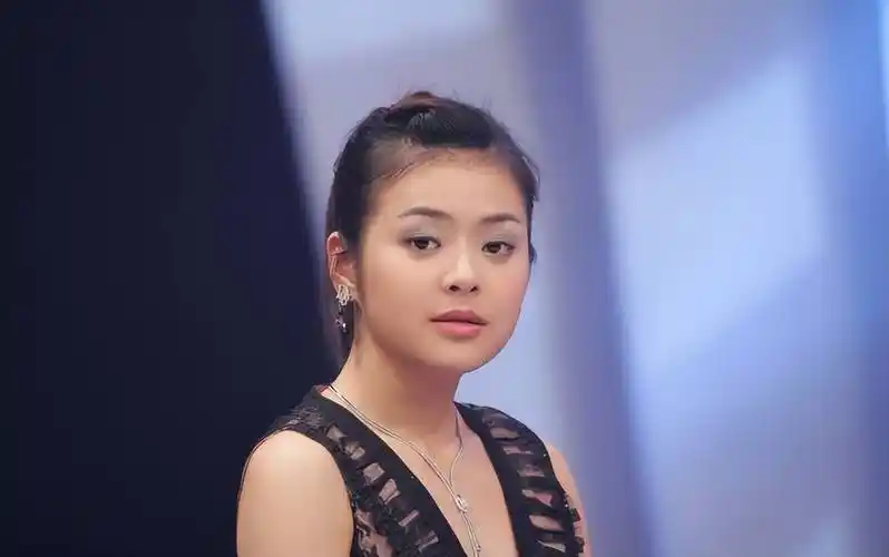 主持人陈辰:嫁小2岁歌手余笛,41岁高龄生子,结婚11年幸福如初_程雷