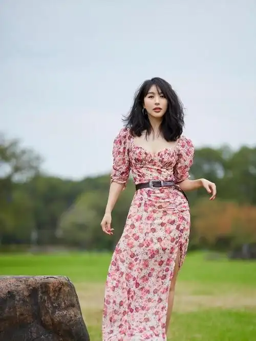 李菲儿不好好穿西装硬是挑战真空穿法一般人哪里驾驭得住