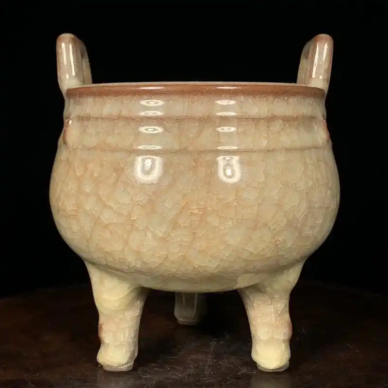 宋官窑冰裂纹双耳三足炉,高16直径13.5cm