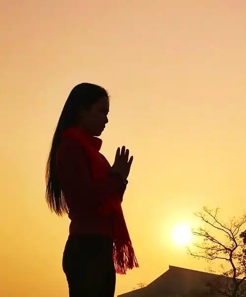 静生慧    一切用肢体来诠释,瑜伽让你心静如水