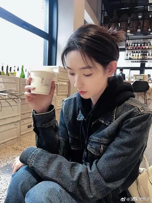 赵今麦为王玉雯新剧打call