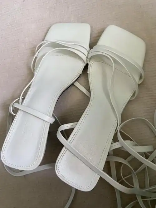 白色绑带凉鞋全新36清