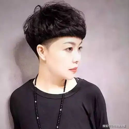 女人到了四五十岁,这6种时尚减龄的短发,让你远离"阿姨发型"_效果