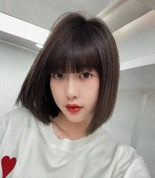 2022女士短发直发发型图片,可盐可甜款式多样
