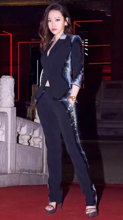 每天美图张靓颖的高跟鞋美图大赏