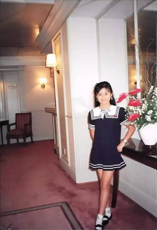 长大的她依然保持"童颜"虽然肤色偏黑,但也看得出来皮肤超好唐宁透露