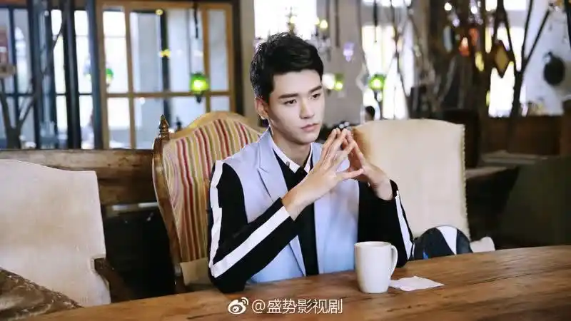 盛势第一季第二场点映片段07
