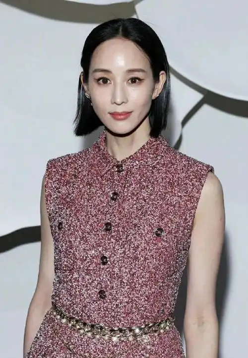 张钧甯巴黎看秀状态#张钧甯今日巴黎看秀生图,作为常年运动的气中型