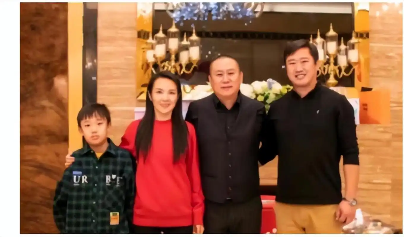 管彤发文回应:"我与韩红只是好友,并非恋人,我早已结婚生子,有一个