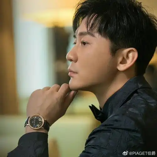 伯爵星光 #演员 @李晨 佩戴#altiplano至臻超薄系列腕表与