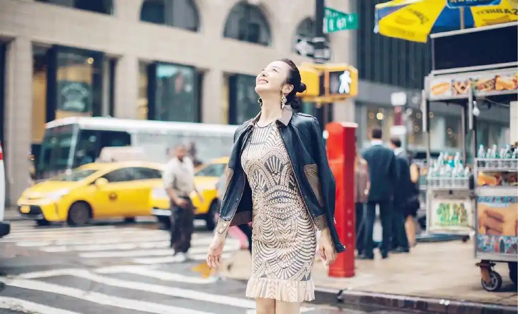 李依晓时尚靓丽街拍图片25