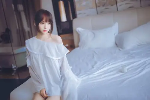 白色睡衣小姐姐